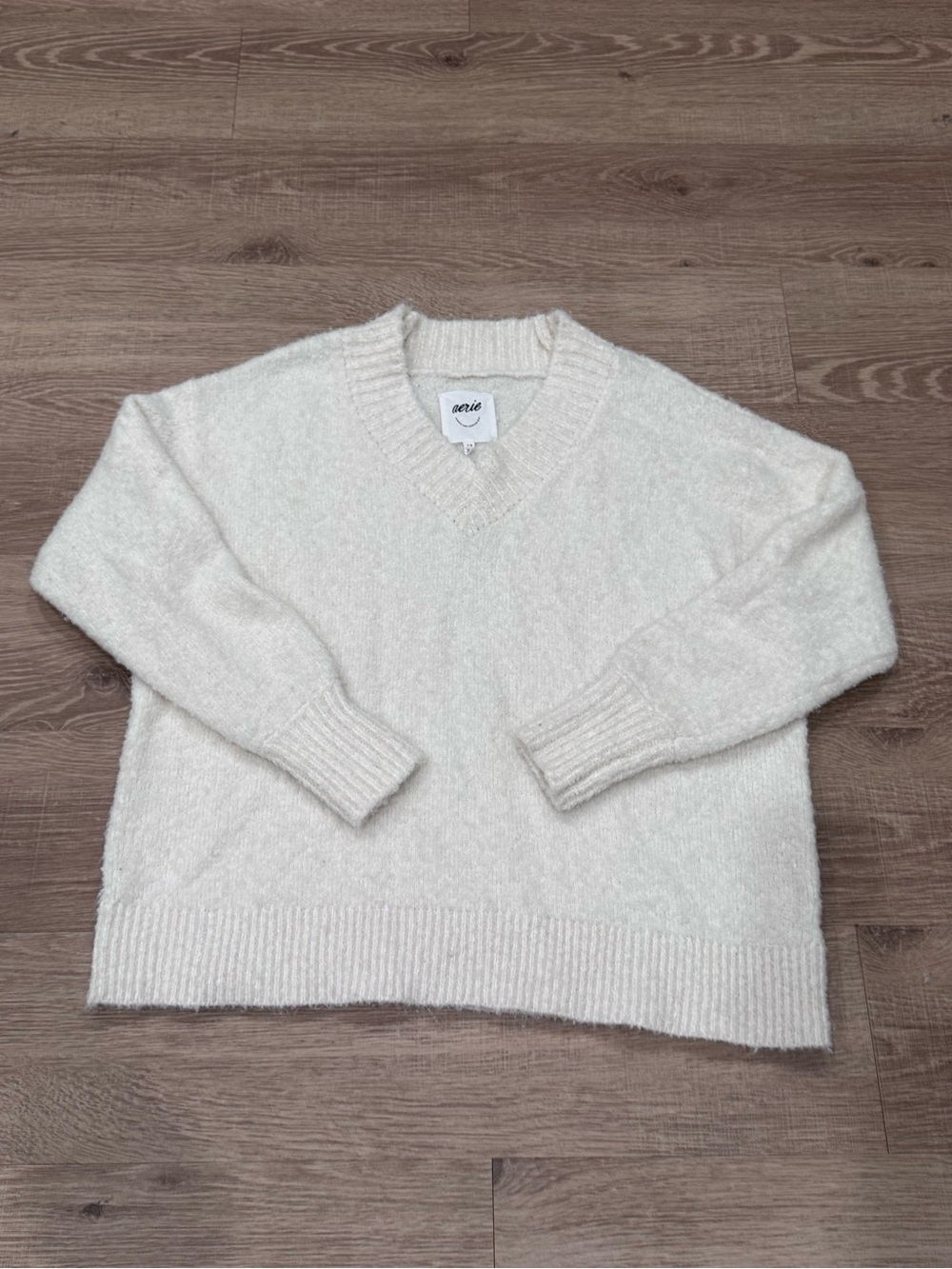 Aerie Cream Ivory V-Neck Pullover Sweater Women’s L Soft Cozy Knit